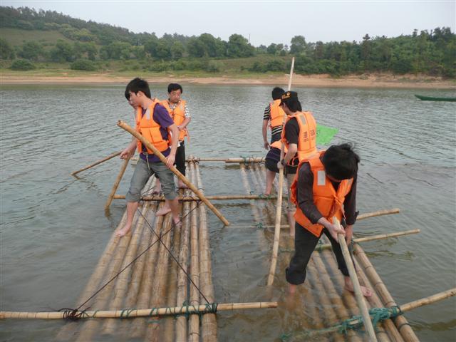 扎伐泅渡